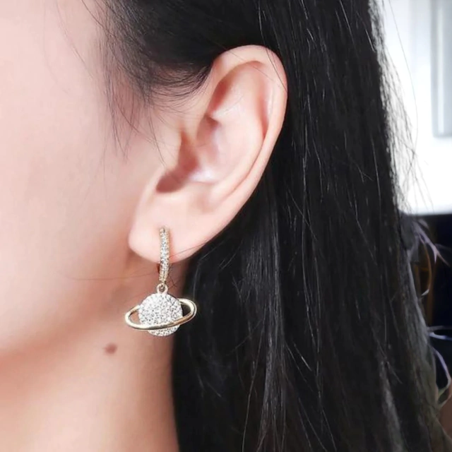 Brinco Saturno Banhado a Ouro 18k Cravejado com Micro Zircônias 5A